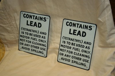 Targa lamiera Contain Lead